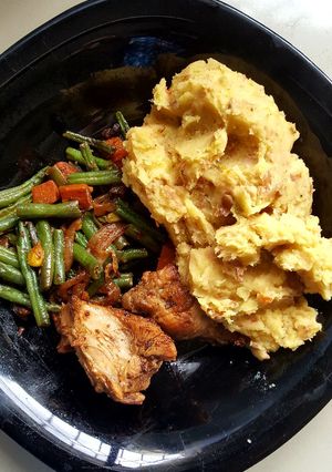 A picture of Omushenye With Veggie & Chicken.