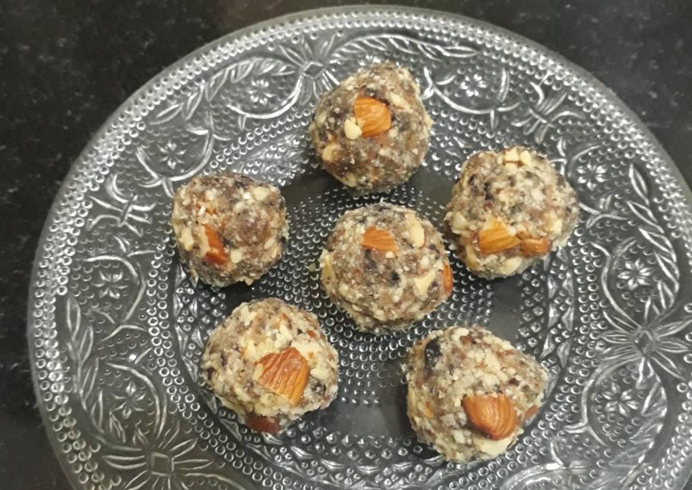 Dry fruits laddu or dates laddu