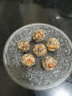 A picture of Dry fruits laddu or dates laddu.