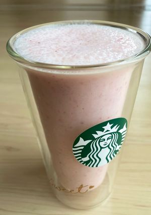 A picture of Easy! Diet-Friendly ⭐︎ Gut-Healthy ⭐︎ Strawberry Smoothie.