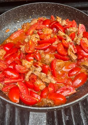 A picture of Neapolitan-Style Ragù on the BBQ.