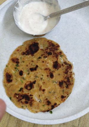 प्याज धनिया का पराठा (pyaj dhaniya ka paratha recipe in hindi) रेसिपी मुख्य फोटो