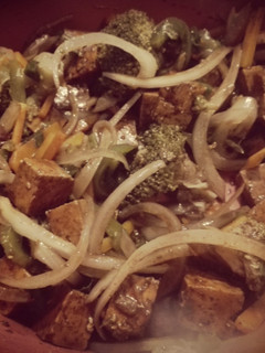Una foto de Salteado de verduras con tofu