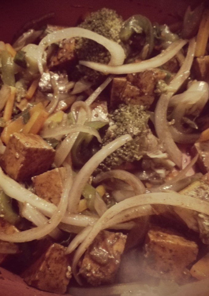 Una foto de Salteado de verduras con tofu