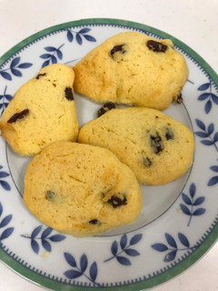 A picture of Raisin cookies.