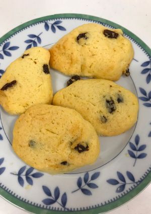 A picture of Raisin cookies.