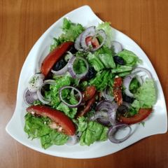 A picture of Lettuce mixed salad 🍅🧅.