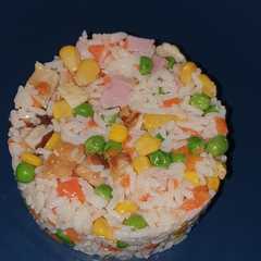 Una foto de Arroz tres delicias