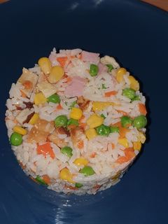 Una foto de Arroz tres delicias