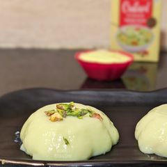 A picture of Kesar Pista Custard Powder Pudding.