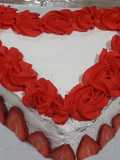 Pastel corazón milhojas con fresas