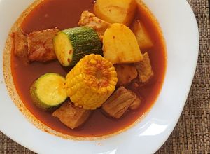 Una foto de Mole me en olla con cerdo