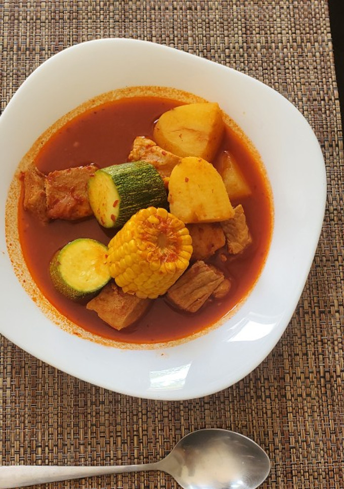 Una foto de Mole me en olla con cerdo