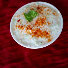 A picture of Tzatziki sauce.