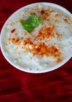 A picture of Tzatziki sauce.