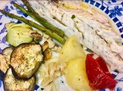 Una foto de parrillada de pescado