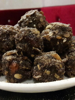 A picture of Chocolate Energy balls.