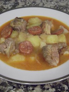 Una foto de Costillas con patatas