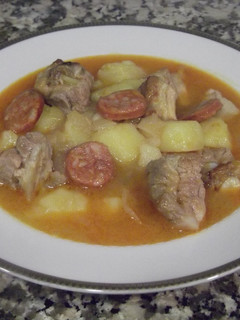 Una foto de Costillas con patatas