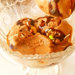 A picture of Chocolate frozen yogurt.