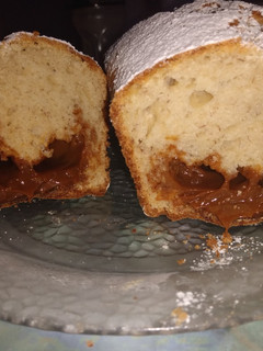 Una foto de Budín de banana relleno con dulce de leche