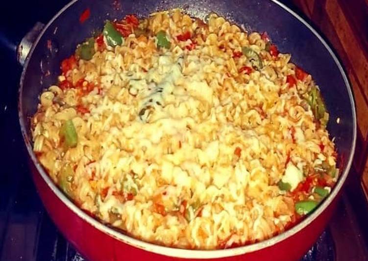 Recipe of Speedy Cheese Garlic Maggi