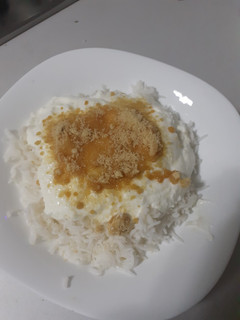 A picture of Yogurt rice with cane sugar.