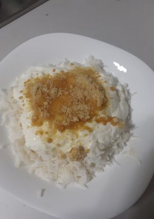 A picture of Yogurt rice with cane sugar.