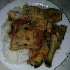 A picture of Kuku stew with plain rice.
