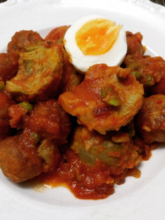 Una foto de Albóndigas de pollo con alcachofas