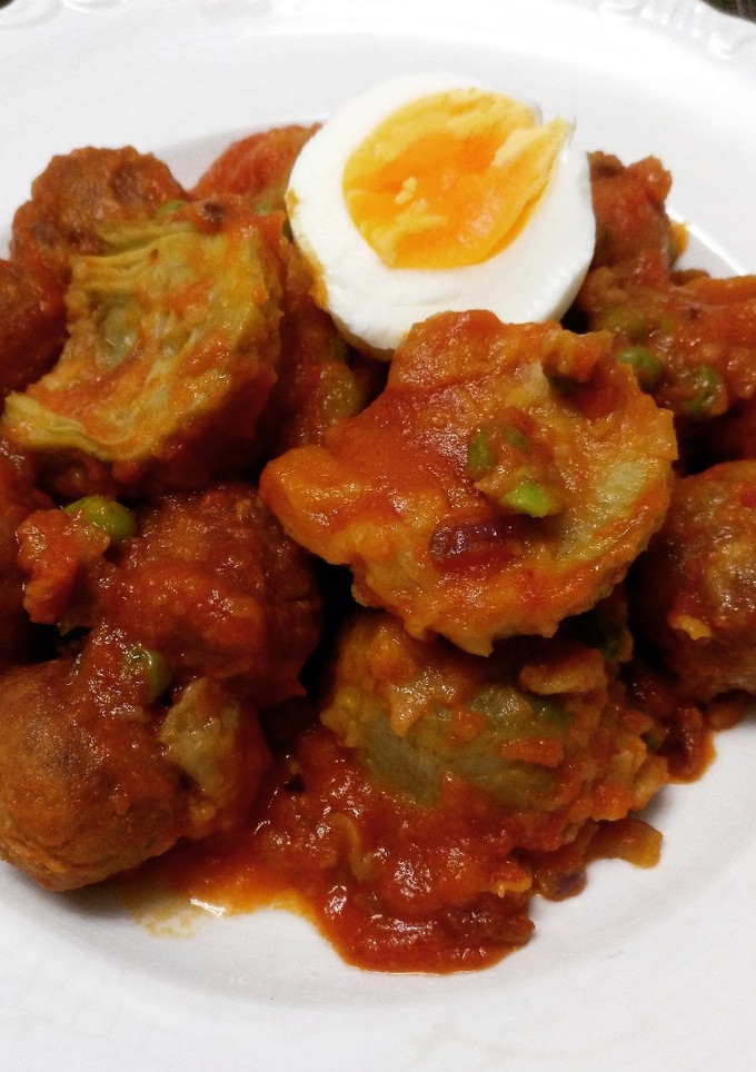 Una foto de Albóndigas de pollo con alcachofas