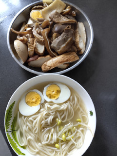 A picture of Noodle with Assorted Meat.