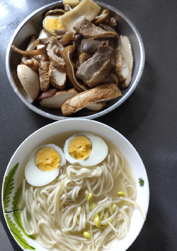 A picture of Noodle with Assorted Meat.