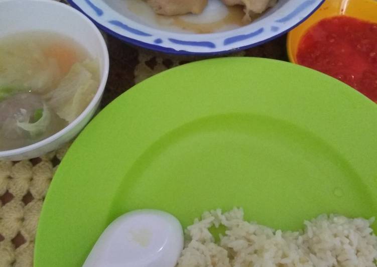 Bumbu meracik Hainan chicken steam rice Lezat