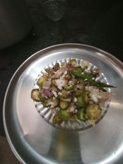பாகற்காய் பொரியல்(pavakkai poriyal recipe in tamil) செய்முறை முக்கிய புகைப்படம்