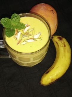 મેંગો બનાના આલમન્ડ સ્મુધી (Mango Banana Almond Smoothie Recipe In Gujarati) રેસીપી મુખ્ય ફોટો