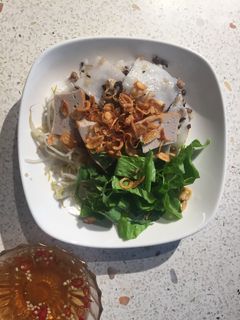 Hình của món Bánh cuốn làm bằng chảo chống dính.