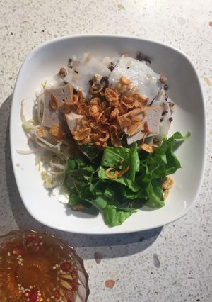 Hình của món Bánh cuốn làm bằng chảo chống dính.