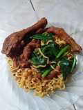 Mie ayam ceker kepala