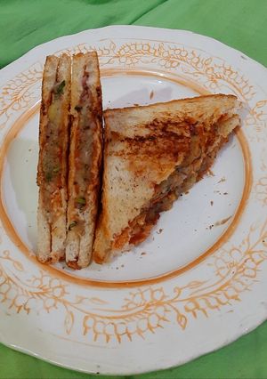 आलू सैंडविच(alu sandwich recipe in hindi) रेसिपी मुख्य फोटो