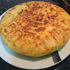 Una foto de Tortilla de patata tradicional y sencilla