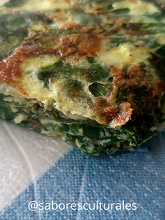 Una foto de Tortilla de acelga, lomito y queso 🌿🥓🧀