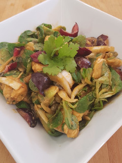Una foto de Ensalada de pollo agridulce, especial y plato único