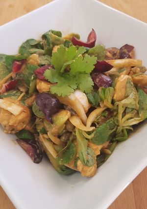 Foto principal de Ensalada de pollo agridulce, especial y plato único