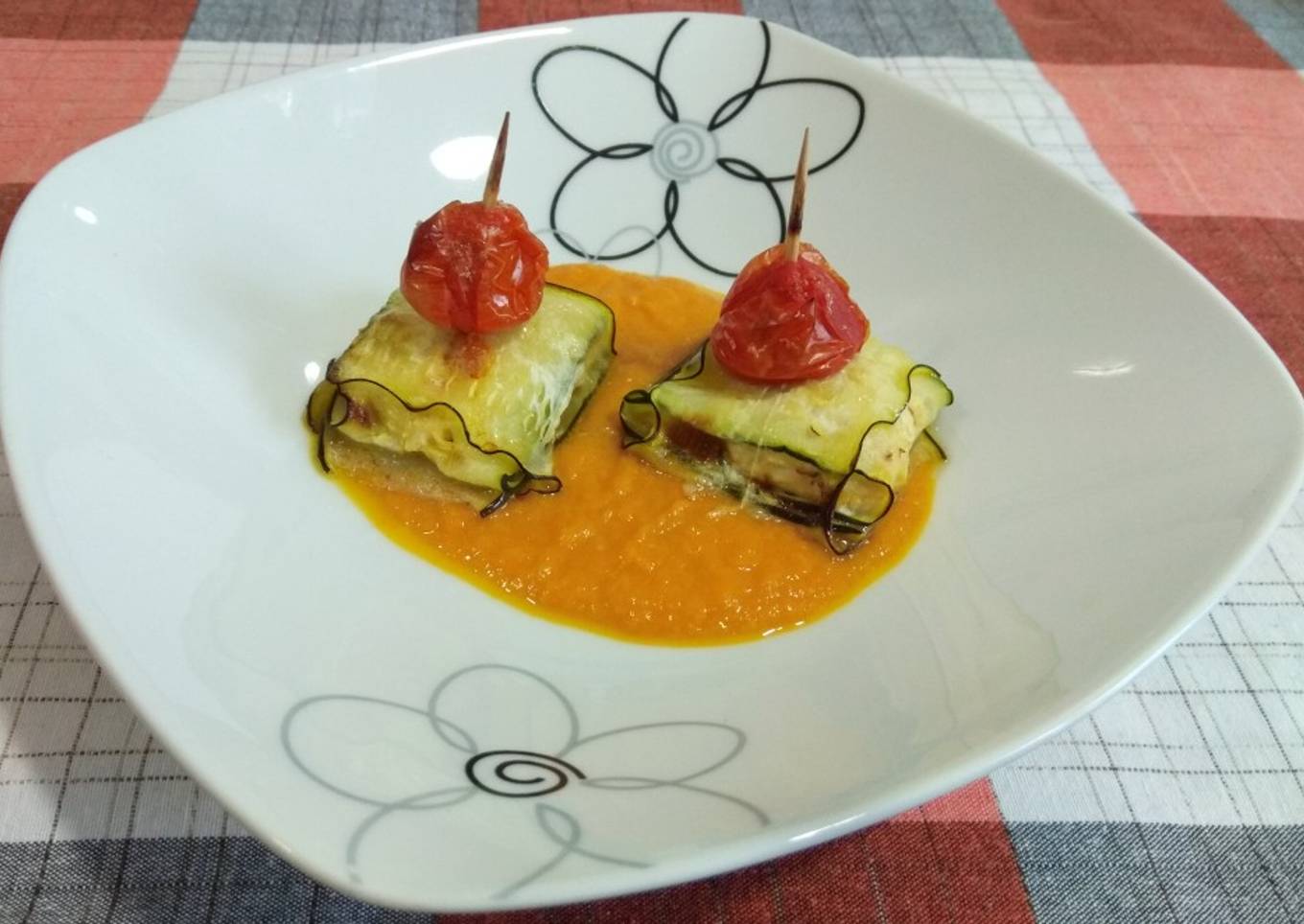 Pastelitos de pollo con salsa de zanahoria