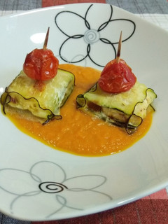 Foto principal de Pastelitos de pollo con salsa de zanahoria