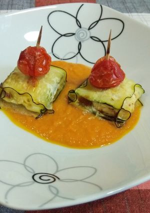 Una foto de Pastelitos de pollo con salsa de zanahoria