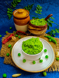 हरे मटर की चटनी, ठेचा (Hare Matar ki chutney, thecha recipe in hindi) रेसिपी मुख्य फोटो