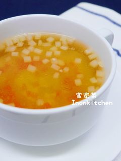雞肉清湯附蔬菜小丁 的食譜成品照片