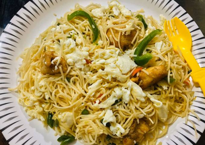 Chicken egg hakka noodles Recipe by Kamalika Basu De - Cookpad
